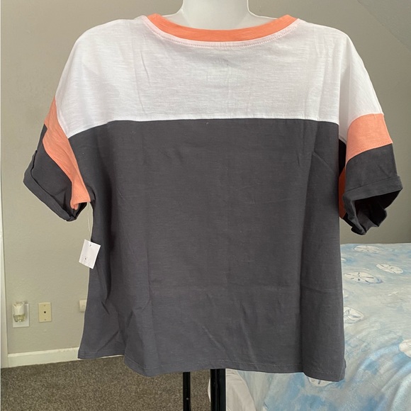 Girls Cropped Justice Logo Top - Picture 2 of 9